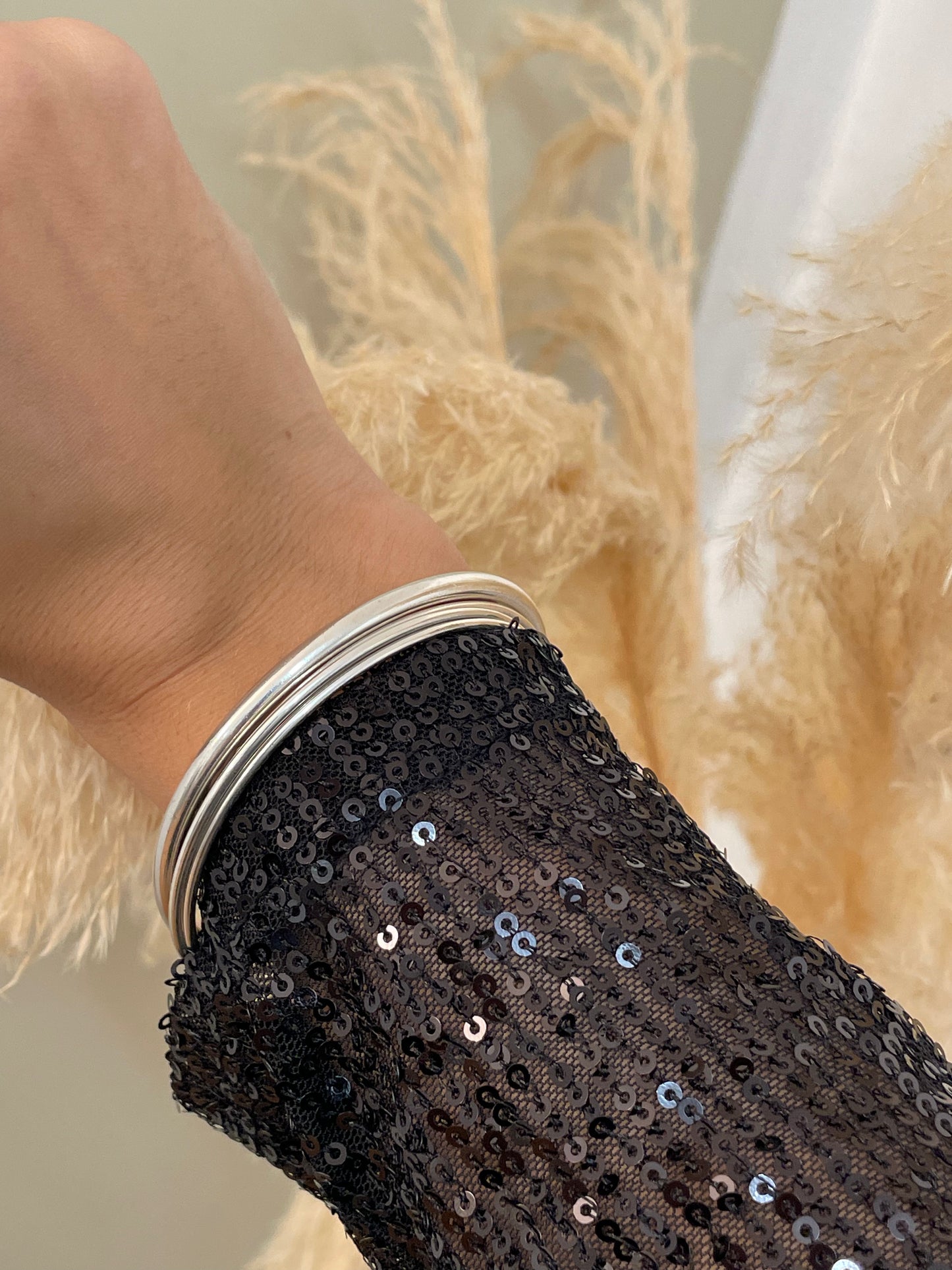 Robe à strass noir avec manches