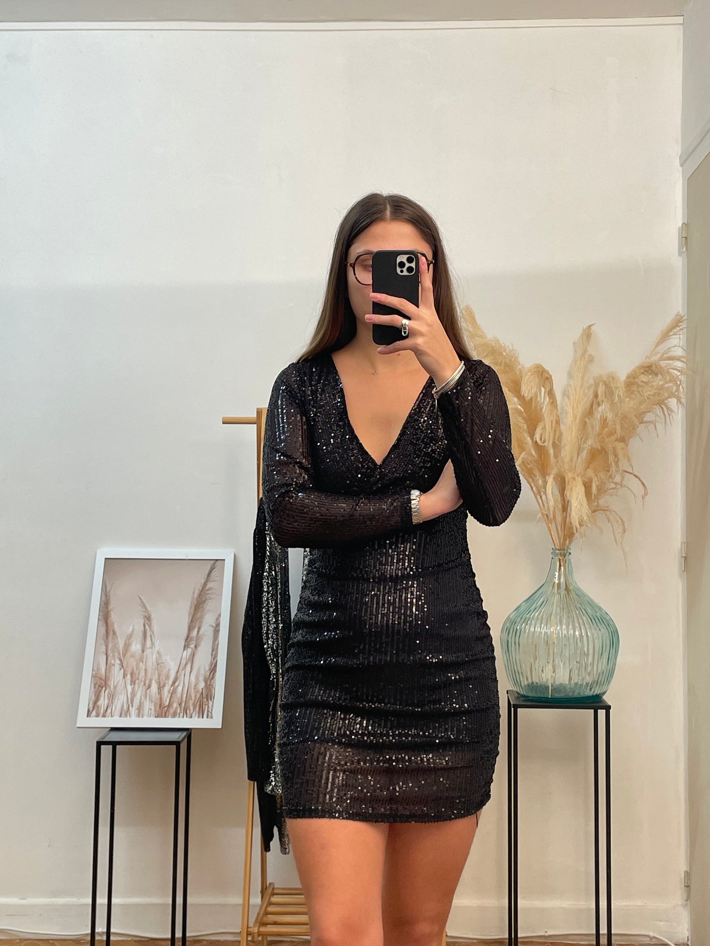 Robe à strass noir avec manches