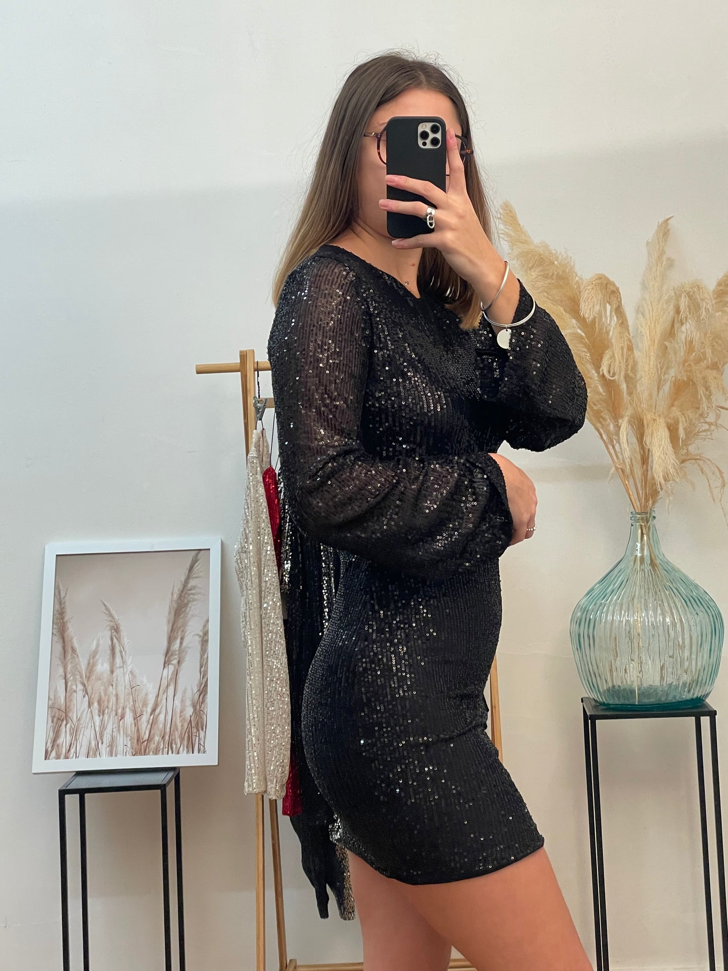 Robe à strass noir avec manches